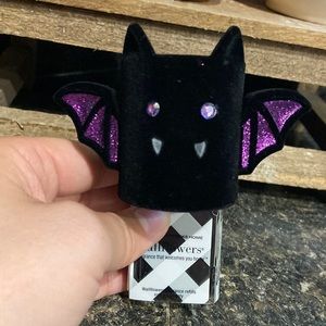 Bat wallflower plug in